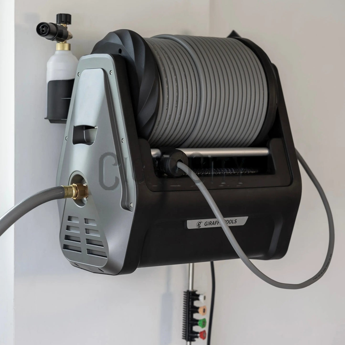 Grandfalls Retractable Pressure Washer Plus+ Giraffe Tools