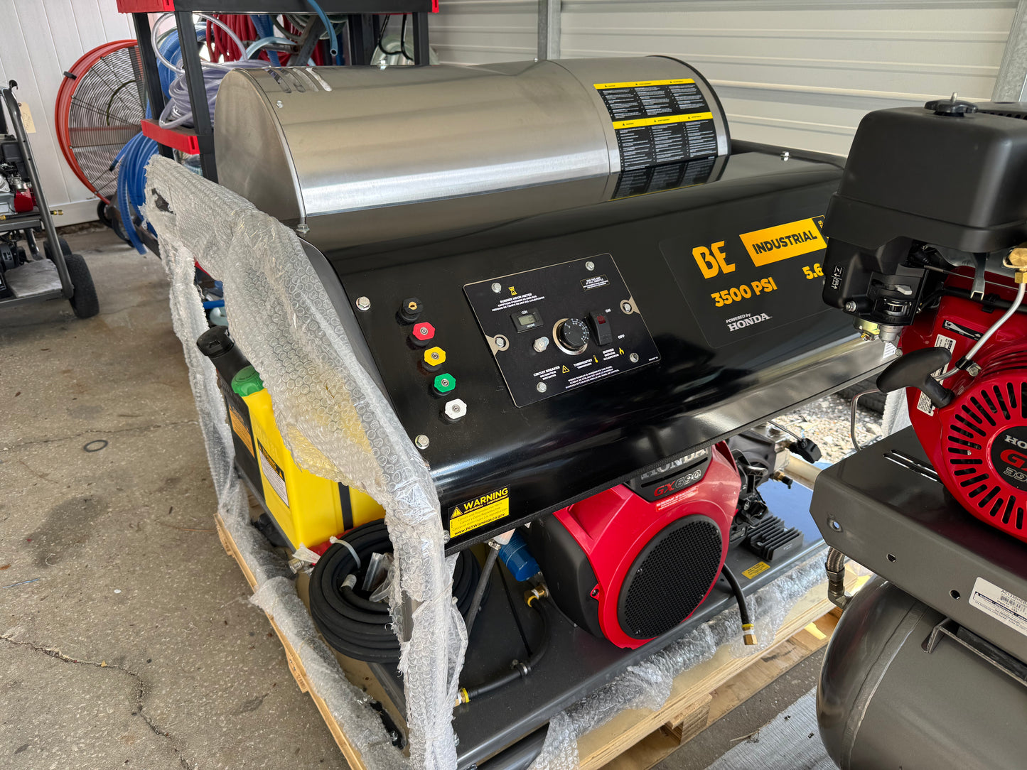 BE Scratch N Dent 5.6 GPM @ 3,500 PSI Honda GX690 Triplex Pump Hot Water Super Skid Pressure Washer - HW3524HG12V