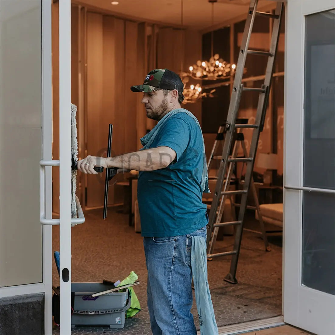 Metallic Ladder Base with Shoes - 6 Foot WindowCleaner.com