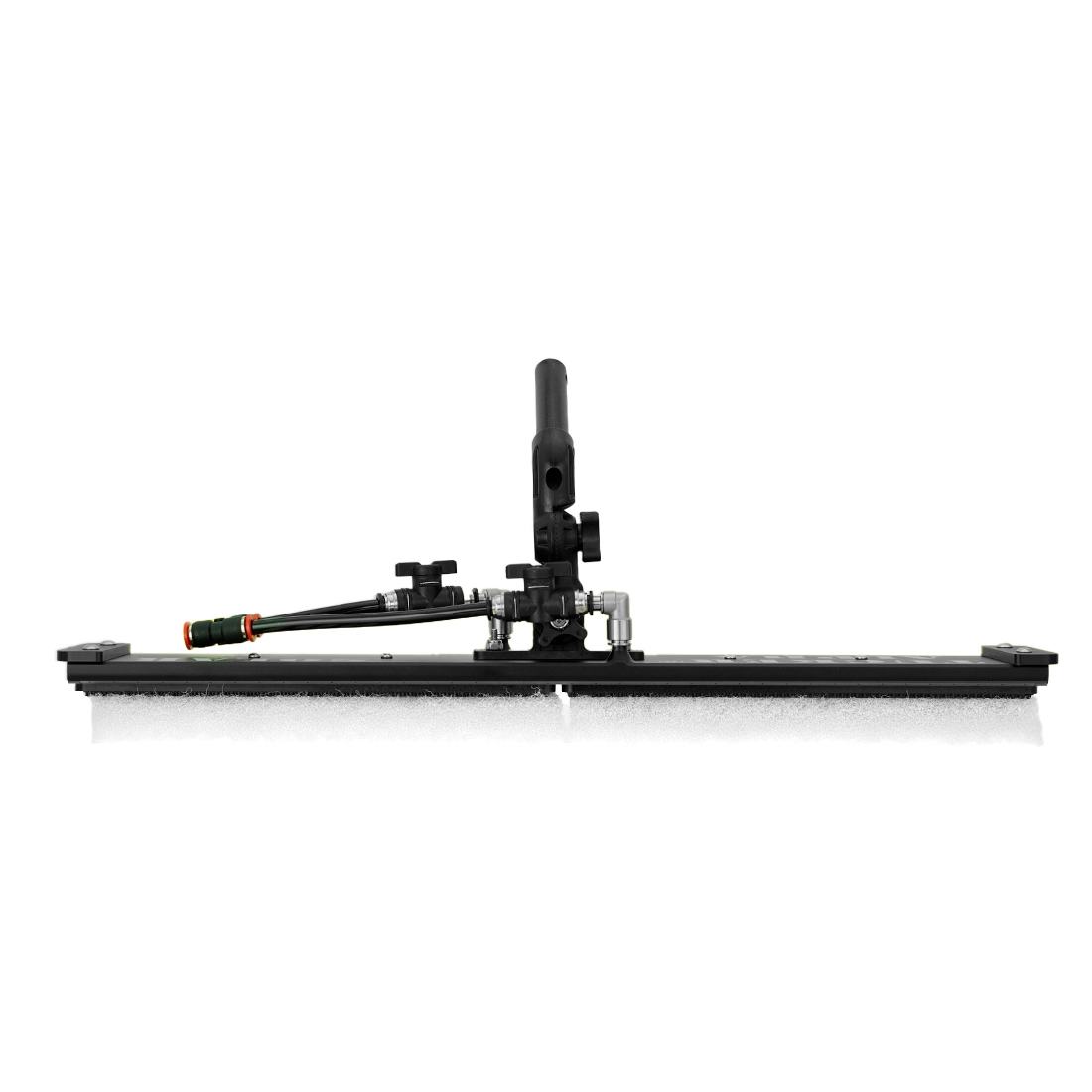 Tucker Alpha Honey Badger Solar Brush - 20 Inch WindowCleaner.com