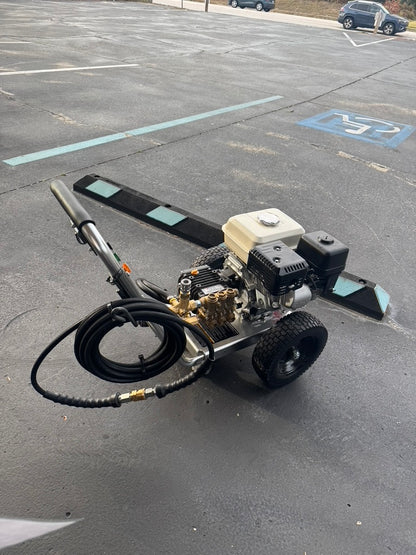 BE Scratch & Dent Honda GX390 3,100 PSI 3.1 GPM Cold Water Gas Pressure Washer - B3165HACS - 343899