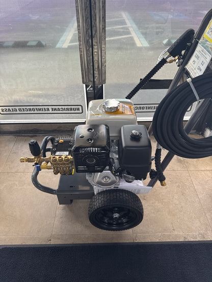 BE Scratch & Dent Honda GX390 w/ Comet ZWD5030 Pump 3,200 PSI 5.2 GPM Pressure Washer - B3213HCS (312984)