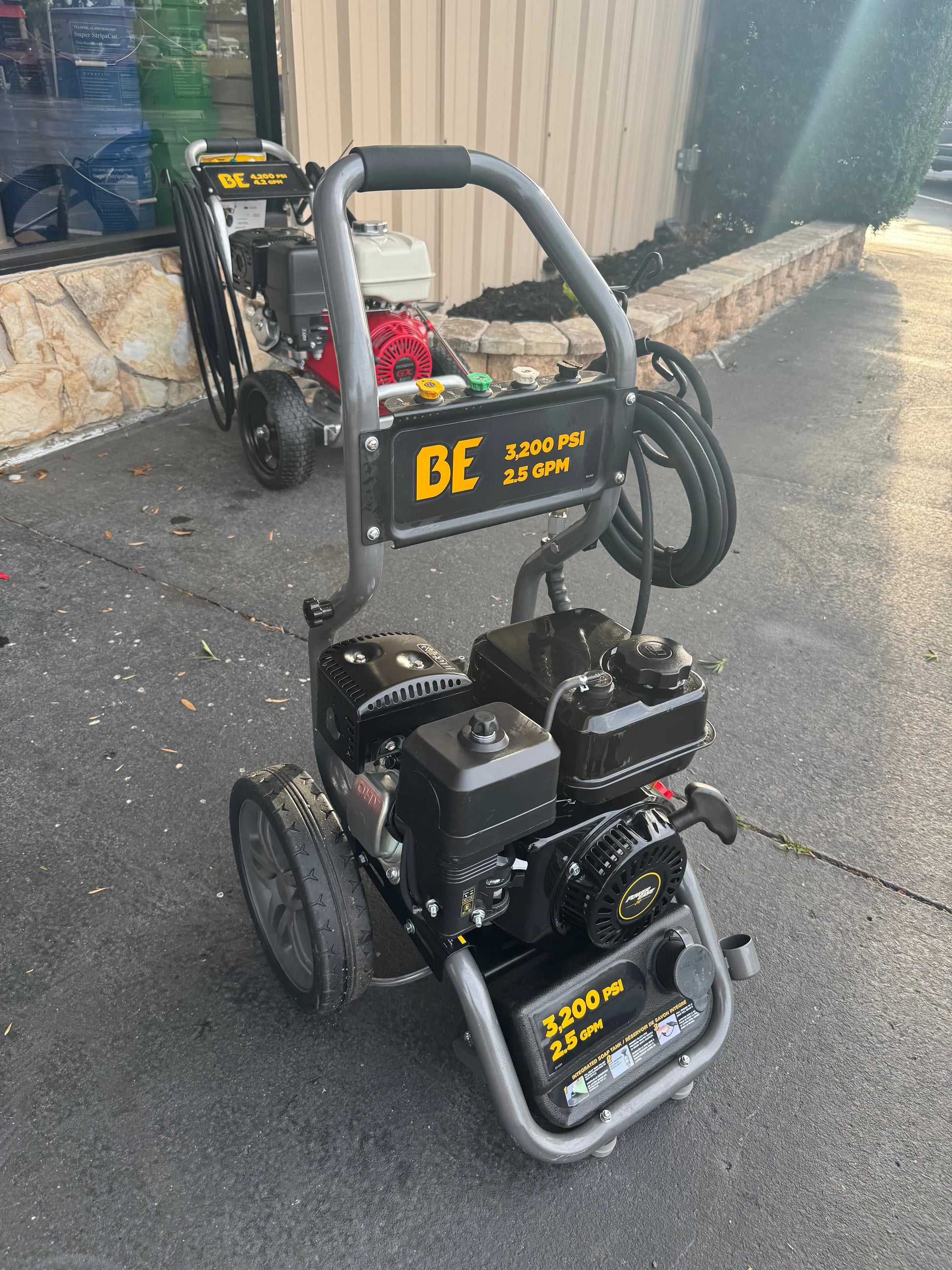BE Scratch & Dent Powerease 212 w/ Axial LX Pump 3,200 PSI 2.5 GPM Pressure Washer - BE327PX (325239) BE