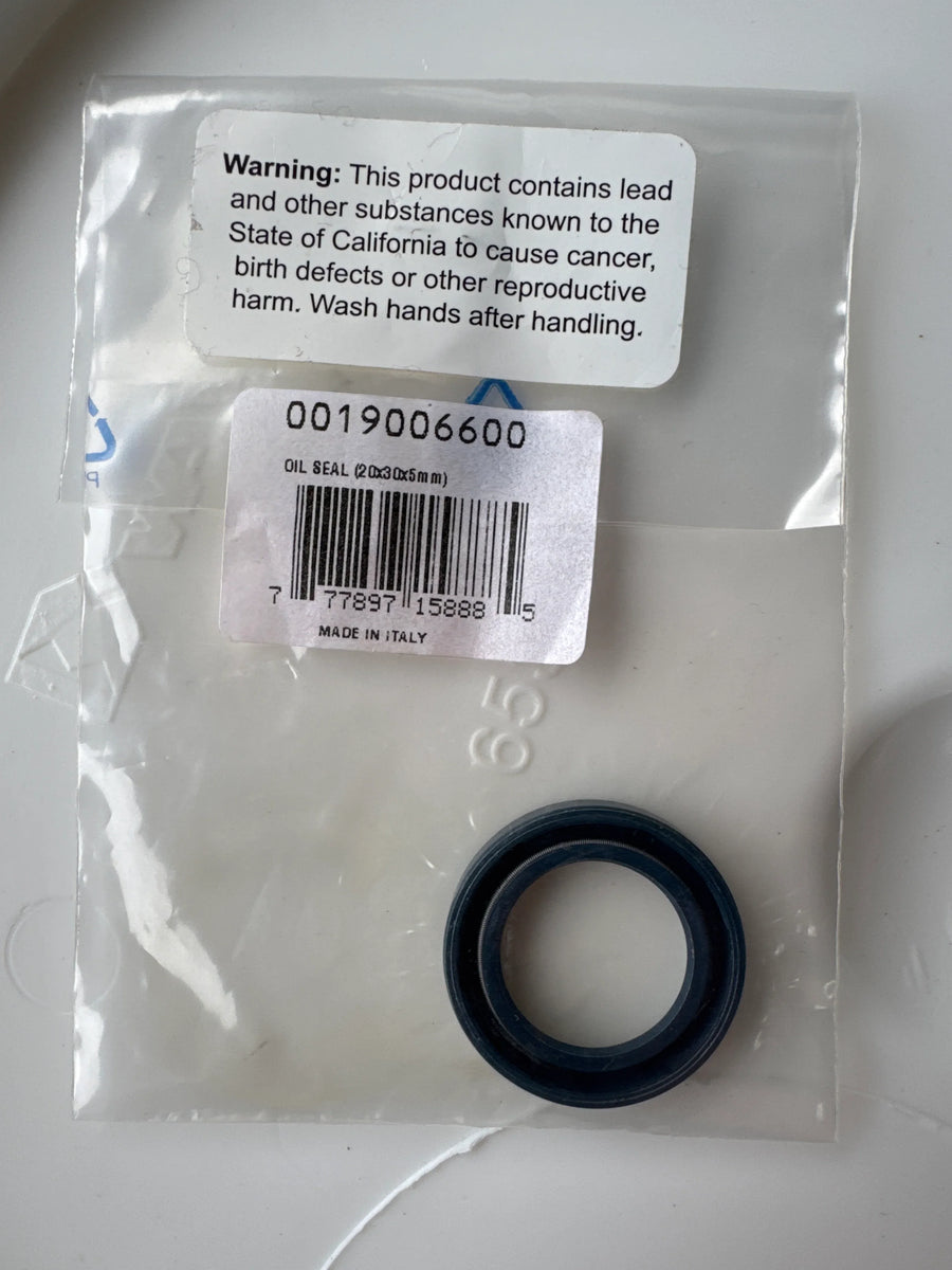Black oil seal 20x30x5mm for softwash equipment, made in Italy, in clear packaging with warning label