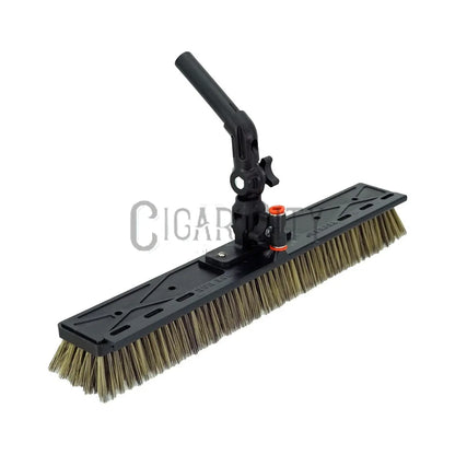 Tucker Alpha Honey Badger Solar Brush - 18 Inch WindowCleaner.com