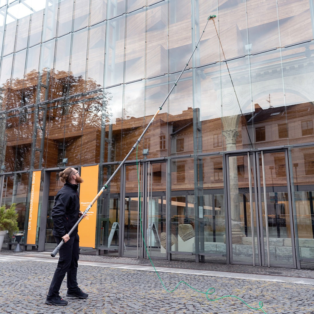 Unger nLITE Carbon 24K Water Fed Pole WindowCleaner.com